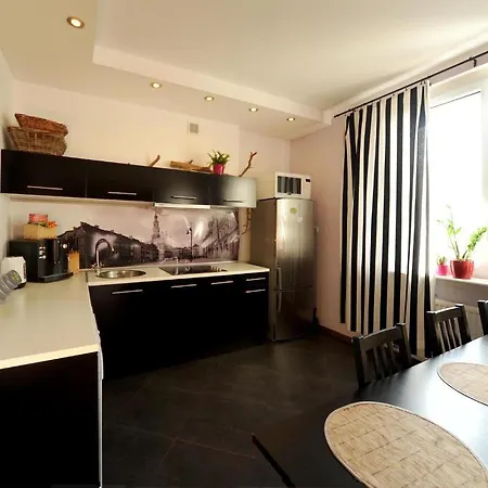 Very Berry - Old Town, Parking, Lift, Reception 24h Хостел Познань