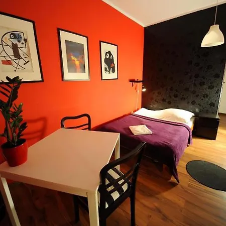 Very Berry - Old Town, Parking, Lift, Reception 24h Хостел *