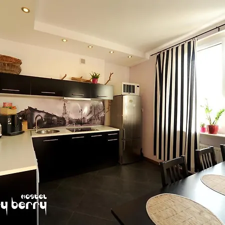 Хостел Very Berry - Old Town, Parking, Lift, Reception 24h Познань