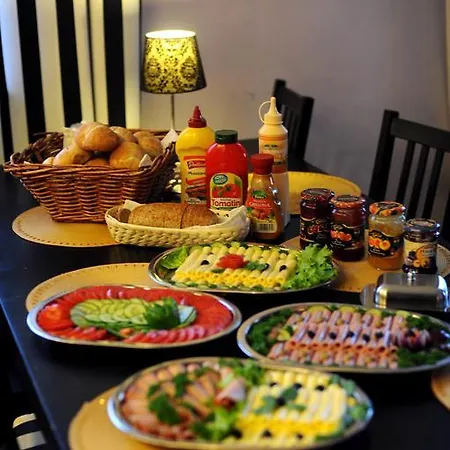 Hostal Very Berry - Old Town, Parking, Lift, Reception 24h Poznan