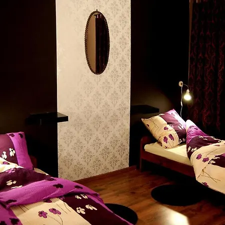 Very Berry - Old Town, Parking, Lift, Reception 24h Hostal