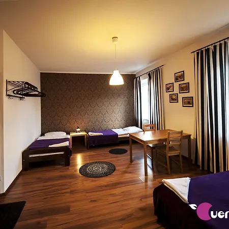 Very Berry - Old Town, Parking, Lift, Reception 24h Hostal